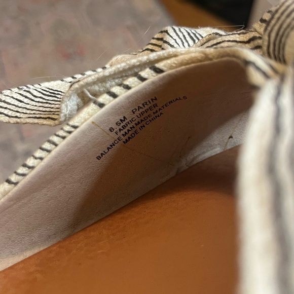 Dolce Vita Parin Striped Oversize Bow Sandals - Picture 7 of 7